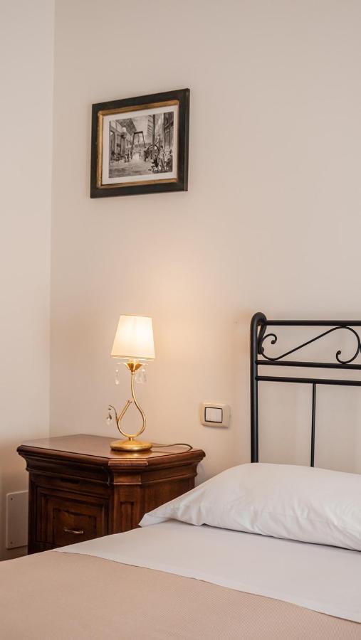 Palazzo Dei Pavoni, Relais Di Charme Bed & Breakfast L'Aquila Exterior photo